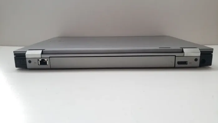 Ноутбук Dell Latitude E6410 / 14.1" (1440x900) TN / Intel Core i7-620M (2 (4) ядра по 2.66 - 3.33 GHz) / 8 GB DDR3 / 180 GB SSD / Intel HD Graphics / WebCam б/в - зображення 6