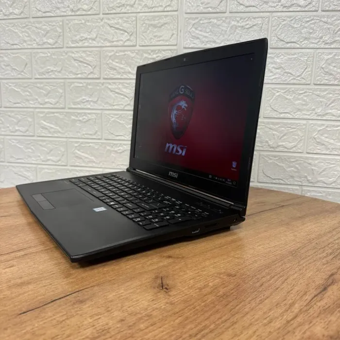 Ігровий ноутбук Б-клас MSI GL62M 7REX / 15.6" (1920x1080) TN / Intel Core i7-7700HQ (4 (8) ядра по 2.8 - 3.8 GHz) / 16 GB DDR4 / 256 GB SSD M.2 + 1000 GB HDD / nVidia GeForce GTX 1050 Ti, 4 GB GDDR5, 128-bit / WebCam б/в - зображення 5