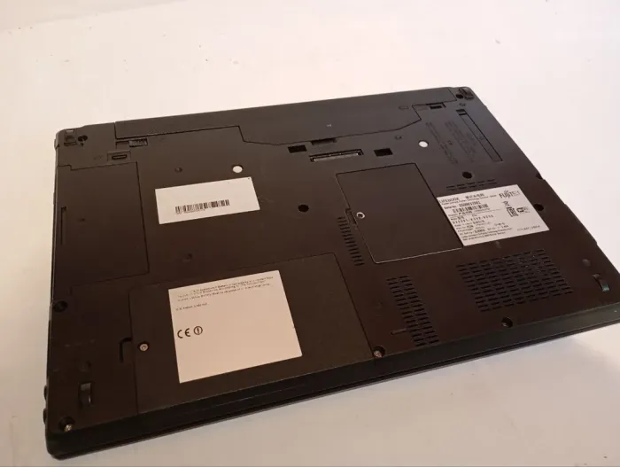 Ноутбук Б-клас Fujitsu LifeBook E744 / 14" (1600x900) TN / Intel Core i5-4310M (2 (4) ядра по 2.7 - 3.4 GHz) / 8 GB DDR3 / 500 GB HDD / Intel HD Graphics 4600 / DVD-RW / WebCam б/в - зображення 7