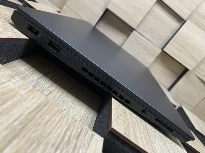 Ультрабук Lenovo ThinkPad T460s / 14" (2560x1440) IPS / Intel Core i5-6200U (2 (4) ядра по 2.3 - 2.8 GHz) / 8 GB DDR4 / 256 GB SSD M.2 / Intel HD Graphics 520 / WebCam / Fingerprint / Дві АКБ б/в - зображення 5