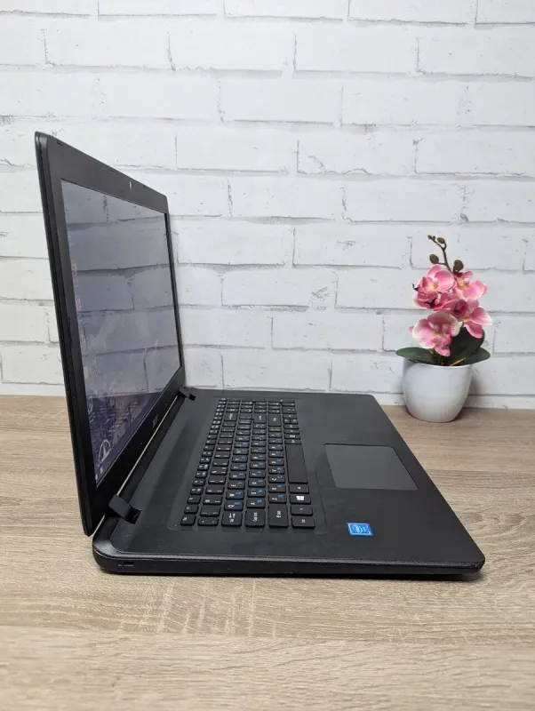 Ноутбук Б-клас Acer Aspire ES1-732 / 15.6" (1600x900) TN / Intel Celeron N3350 (2 ядра по 1.1 - 2.4 GHz) / 8 GB DDR3 / 128 GB SSD / Intel HD Graphics 500 / WebCam б/в - зображення 6