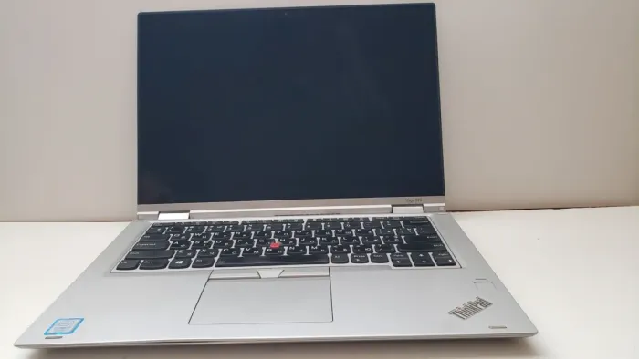 Ноутбук-трансформер Б-клас Lenovo ThinkPad Yoga 370 / 13.3" (1920x1080) IPS Touch / Intel Core i7-7500U (2 (4) ядра по 2.7 - 3.5 GHz) / 8 GB DDR4 / 512 GB SSD / Intel HD Graphics 620 / WebCam б/в - зображення 2