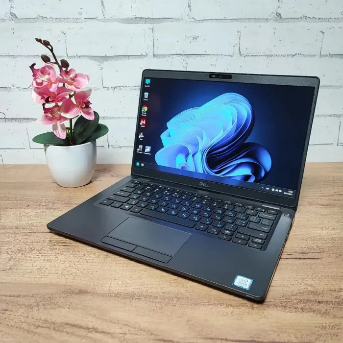 Ультрабук Dell Latitude 5300 / 13.3" (1920x1080) TN / Intel Core i5-8265U (4 (8) ядра по 1.6 - 3.9 GHz) / 16 GB DDR4 / 256 GB SSD / Intel UHD Graphics 620 / WebCam б/в - зображення 6