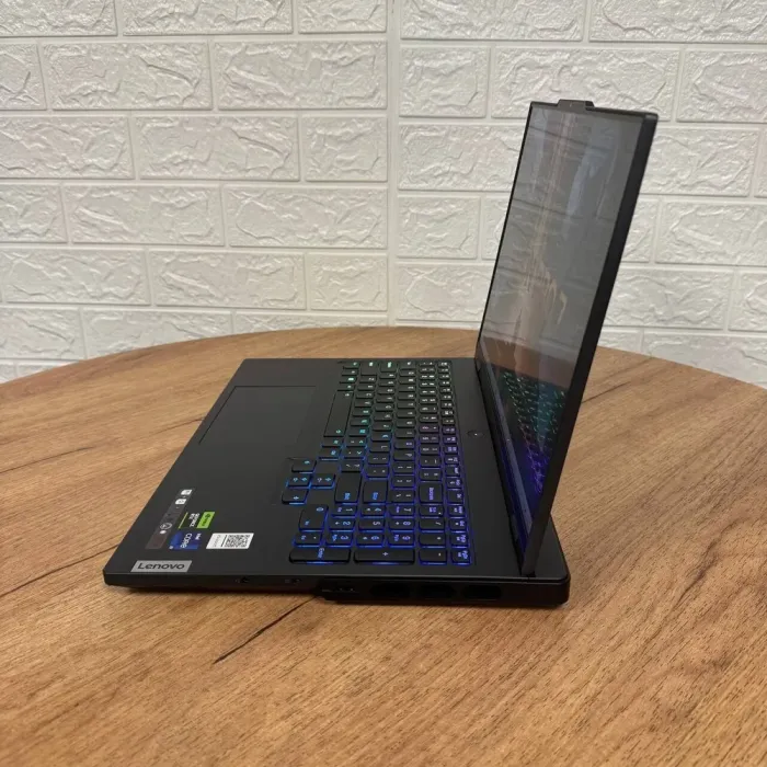 Ігровий ноутбук Lenovo Legion Pro 7 16IRX8H / 16" (2560x1600) IPS / Intel Core i9-14900HX (24 (32) ядра по 2.2 - 5.7 GHz) / 32 GB DDR5 / 1000 GB SSD NVMe / nVidia GeForce RTX 4090, 16 GB GDDR6, 256-bit / WebCam б/в - зображення 5