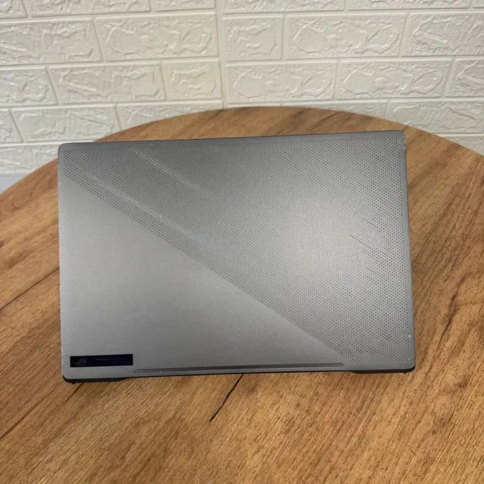 Ігровий ноутбук Б-клас Asus ROG Zephyrus GA503RM / 15.6" (2560x1440) IPS / AMD Ryzen 7 6800HS (8 (16) ядер по 3.2 - 4.7 GHz) / 16 GB DDR5 / 1000 GB SSD / nVidia GeForce RTX 3070 Ti, 8 GB GDDR6, 256-bit / WebCam б/в - зображення 3