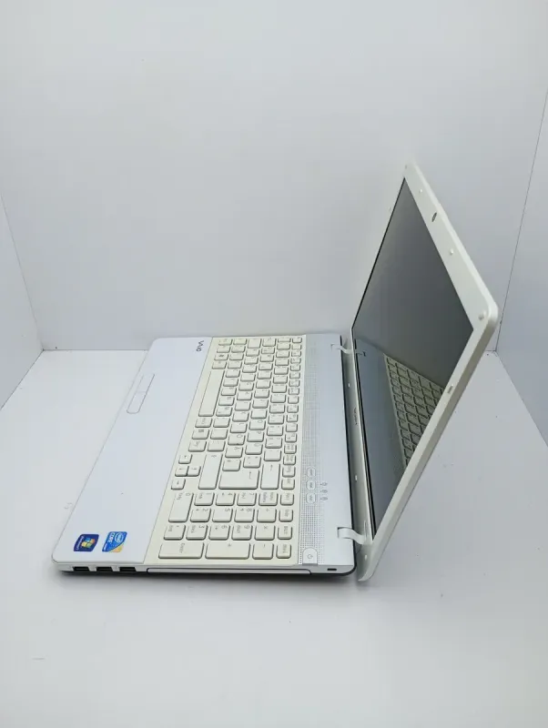 Ноутбук Sony VPC156 / 15.6" (1366x768) TN / Intel Core i3-350M (2 (4) ядра по 2.26 GHz) / 6 GB DDR3 / 320 GB HDD / Intel HD Graphics / WebCam б/в - зображення 6