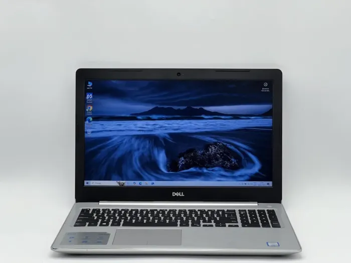 Ноутбук Dell Inspiron 5570 / 15.6" (1920x1080) TN / Intel Core i5-8250U (4 (8) ядра по 1.6 - 3.4 GHz) / 16 GB DDR4 / 240 GB SSD / Intel UHD Graphics 620 / WebCam б/в - зображення 2