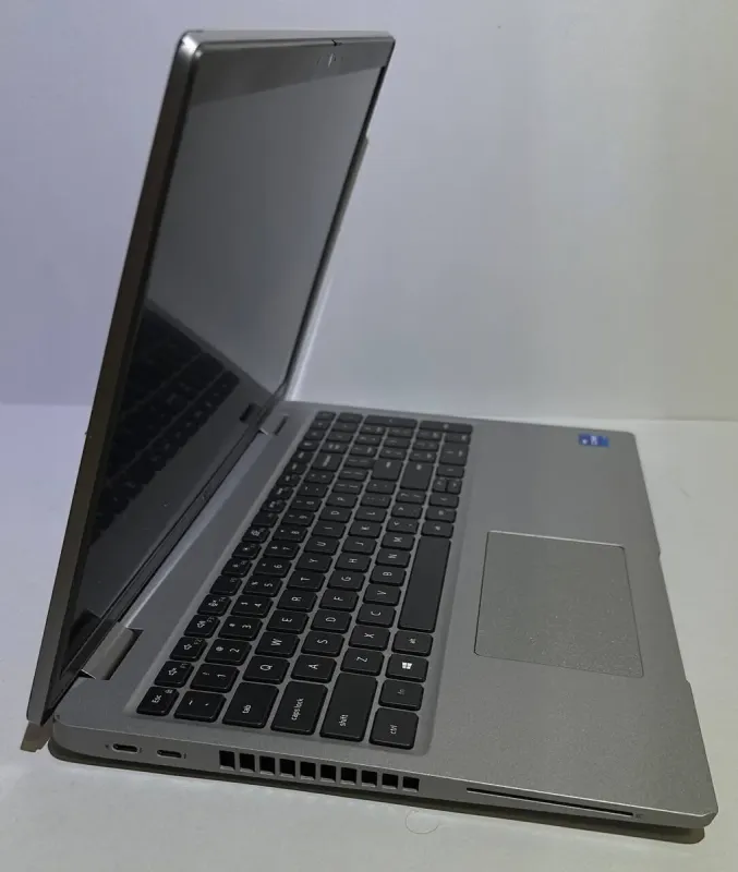 Мобільна робоча станція Б-клас Dell Precision 3560 / 15.6" (1920x1080) TN / Intel Core i7-1165G7 (4 (8) ядра по 2.8 - 4.7 GHz) / 16 GB DDR4 / 256 GB SSD / nVidia Quadro T500, 2 GB GDDR6, 64-bit / WebCam / Win 11 Pro б/в - зображення 4
