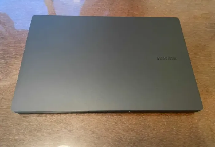 Ультрабук Samsung Galaxy Book2 / 14" (1920x1080) IPS / Intel Core i7-1260P (12 (16) ядер по 3.4 - 4.7 GHz) / 16 GB DDR4 / 256 GB SSD / Intel Iris Xe Graphics eligible / WebCam б/в - зображення 3