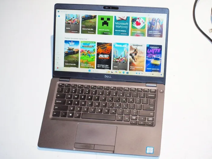 Ноутбук Dell Latitude 5300 / 13.3" (1920x1080) IPS / Intel Core i5-8365U (4 (8) ядра по 1.6 - 4.1 GHz) / 16 GB DDR4 / 256 GB SSD / Intel UHD Graphics / WebCam б/в - зображення 2