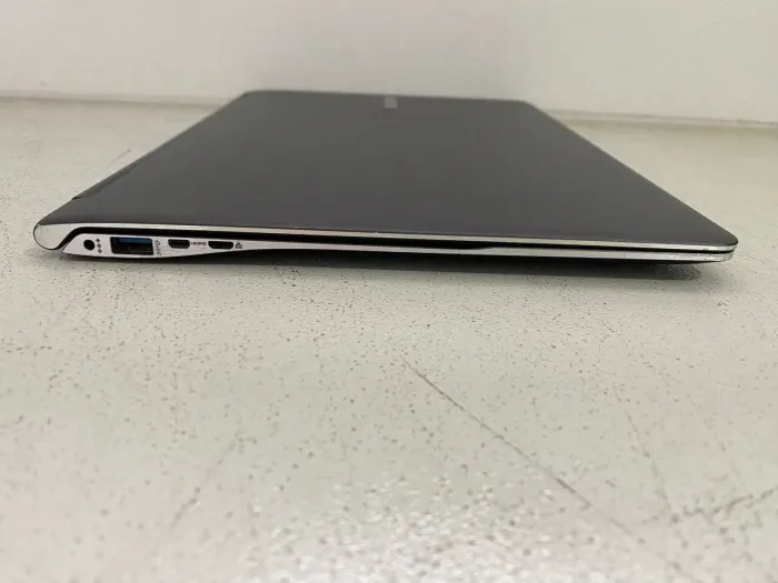 Ноутбук Samsung NP900X3C / 13.3" (1600x900) IPS / Intel Core i5-3317U (2 (4) ядра по 1.7 - 2.6 GHz) / 4 GB DDR3 / 128 GB SSD / Intel HD Graphics 4000 / WebCam / microHDMI б/в - зображення 3