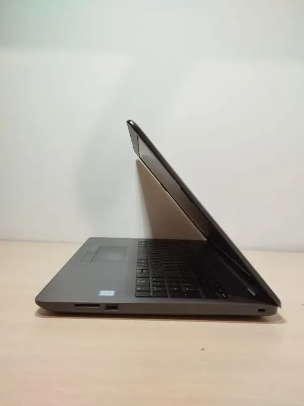 Ноутбук HP 250 G6 / 15.6" (1920x1080) TN / Intel Core i5-7200U (2 (4) ядра по 2.5 - 3.1 GHz) / 8 GB DDR4 / 240 GB SSD M.2 / Intel HD Graphics 620 / WebCam б/в - зображення 5