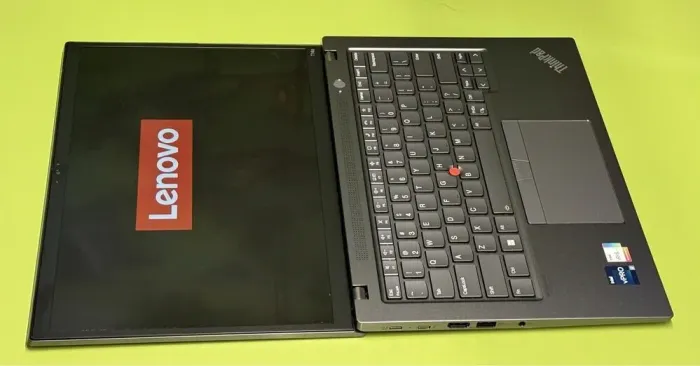 Ультрабук Lenovo Thinkpad T14s Gen3 / 14" (1920x1080) IPS Touch / Intel Core i7-1265U (10 (12) ядер по 3.6 - 4.8 GHz) / 16 GB DDR5 / 512 GB SSD / Intel Iris Xe Graphics eligible / WebCam / TouchID б/в - зображення 3