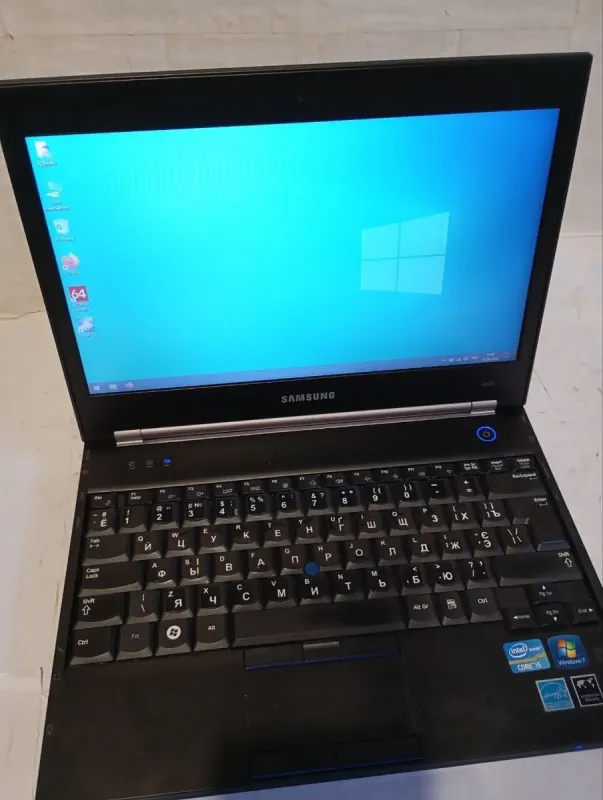 Нетбук Б-класс Samsung NP400B2B / 12.5" (1366x768) TN / Intel Core i5-2450M (2 (4) ядра по 2.5 - 3.1 GHz) / 8 GB DDR3 / 500 GB HDD / Intel HD Graphics 3000 / WebCam б/в - зображення 2