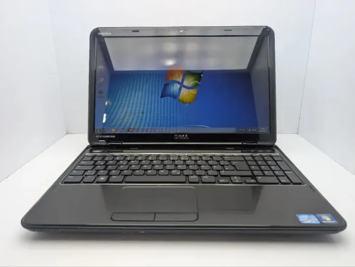 Ноутбук Dell Inspiron N5110 / 15.6" (1366x768) TN / Intel Core i3-2350M (2 (4) ядра по 2.3 GHz) / 6 GB DDR3 / 500 GB HDD / nVidia GeForce GT 525M, 1 GB GDDR3, 128-bit / WebCam / DVD-ROM б/в - зображення 2