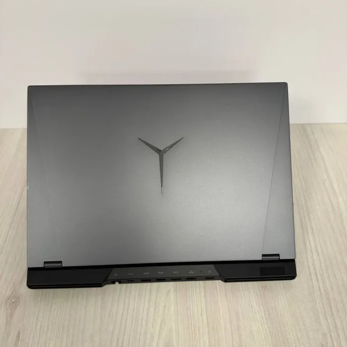 Ігровий ноутбук Lenovo Legion 5 Pro 16ACH6H / 16" (2560x1600) IPS / AMD Ryzen 9 5900HX (8 (16) ядер по 3,3 - 4,6 ГГц) / 32 ГБ DDR4 / 512 ГБ SSD NVMe / nVidia GeForce RTX 3070, 8 ГБ GDDR6, 256-біт / WebCam б/в - зображення 3