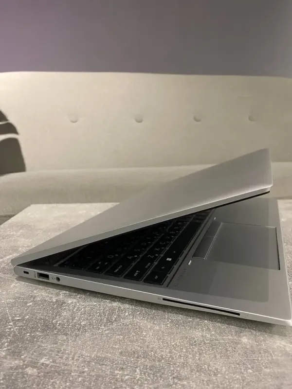 Ультрабук Б-клас HP EliteBook 850 G8 / 15.6" (1920x1080) IPS / Intel Core i5-1145G7 (4 (8) ядра по 2.6 - 4.4 GHz) / 16 GB DDR4 / 256 GB SSD M.2 / Intel Iris Xe Graphics / WebCam / Win 11 б/в - зображення 3
