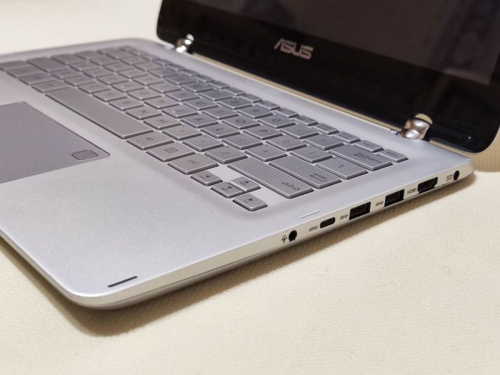 Ноутбук-трансформер Asus Q304UAK 2-in-1 / 13.3" (1920x1080) IPS Touch / Intel Core i5-7200U (2 (4) ядер по 2.5 - 3.1 GHz) / 12 GB DDR4 / 256 GB SSD / Intel HD Graphics 620 / WebCam б/в - зображення 5