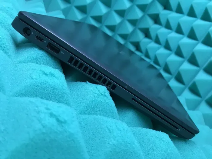 Ультрабук Б-клас Dell Latitude 5400 / 14" (1920x1080) IPS / Intel Core i7-8665U (4 (8) ядра по 1.9 - 4.8 GHz) / 8 GB DDR4 / 256 GB SSD M.2 / Intel UHD Graphics 620 / WebCam / USB 3.1 / HDMI / Windows 10 б/в - зображення 7