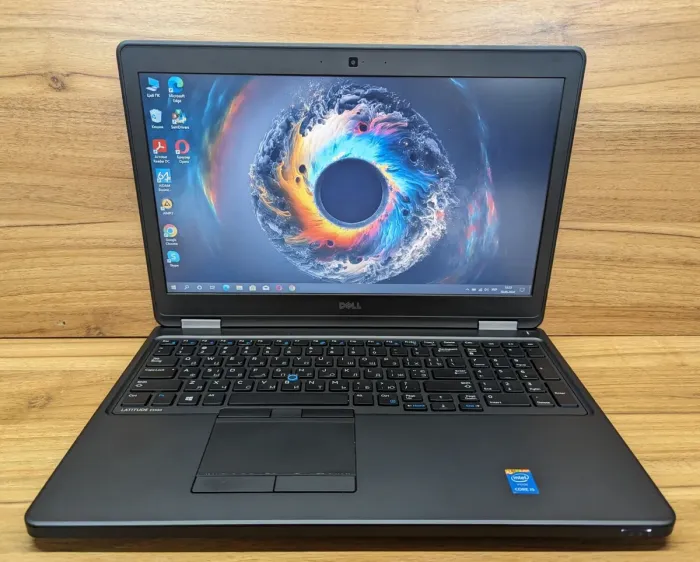 Ноутбук Dell Latitude E5550 / 15.6" (1366x768) TN / Intel Core i5-5200U (2 (4) ядра по 2.2 - 2.7 GHz) / 8 GB DDR3 / 240 GB SSD / Intel HD Graphics 5500 / WebCam / Windows 10 б/в - зображення 2