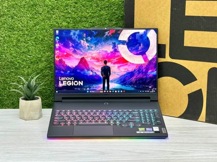 Ігровий ноутбук Lenovo Legion 9 16IRX9 Carbon / 16" (3200x2000) IPS / Intel Core i9-14900HX (24 (32) ядра по 1.6 - 5.8 GHz) / 32 GB DDR5 / 2000 GB SSD / nVidia GeForce RTX 4080, 12 GB GDDR6X, 192-bit / WebCam / Win 11 Pro - зображення 2