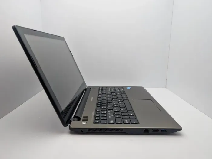 Ноутбук Medion Akoya 6240T / 15.6" (1366x768) TN / Intel Celeron N2920 (4 ядра по 1.86 - 2.0 GHz) / 4 GB DDR3 / 128 GB SSD / Intel HD Graphics / WebCam / АКБ не тримає б/в - зображення 5