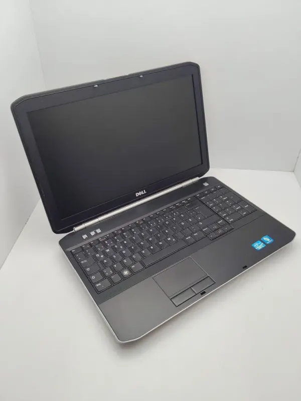 Ноутбук Dell Latitude E6520 / 15.6" (1366x768) TN / Intel Core i5-2430M (2 (4) ядра по 2.4 - 3.0 GHz) / 6 GB DDR3 / 500 GB HDD / Intel HD Graphics 3000 б/в - зображення 4
