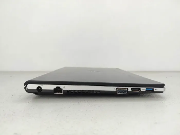 Ультрабук Fujitsu LifeBook S935 / 13.3" (1920x1080) IPS / Intel Core i7-5600U (2 (4) ядра 2.6 - 3.2 GHz) / 8 GB DDR3 / 128 GB SSD / Intel HD Graphics 5500 / WebCam / VGA / АКБ не тримає заряд б/в - зображення 4