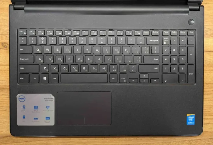 Ноутбук Б-клас Dell Inspiron 3558 / 15.6" (1366x768) TN / Intel Core i3-5015U (2 (4) ядра по 2.1 GHz) / 8 GB DDR3 / 240 GB SSD / Intel HD Graphics 5500 / WebCam / Windows 10 б/в - зображення 4