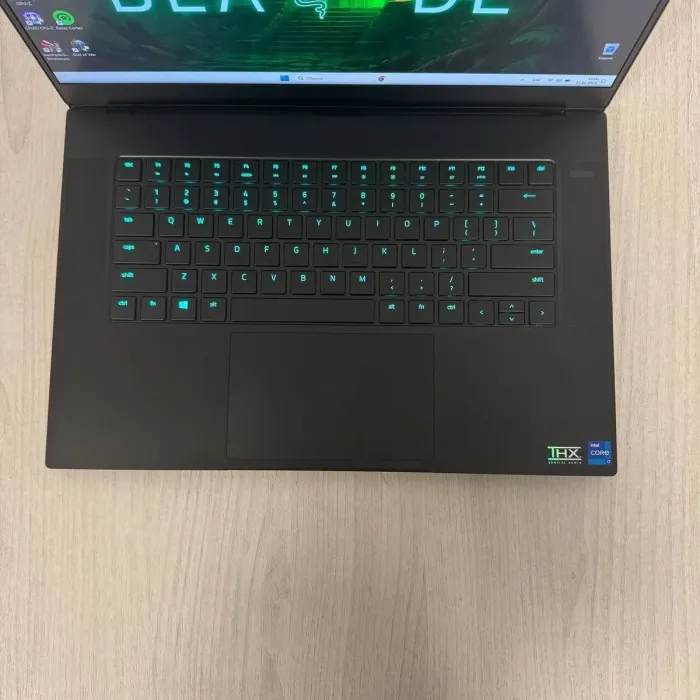 Ігровий ноутбук Razer Blade 15 RZ09-0409 / 15,6" (1920x1080) IPS / Intel Core i7-11800H (8 (16) ядер по 2,3 - 4,6 ГГц) / 32 ГБ DDR4 / 1000 ГБ SSD NVMe / nVidia GeForce RTX 3080, 8 ГБ GDDR6, 256-біт / Веб-камера б/в - изображение 3