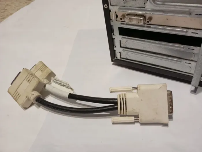 Робоча станція Lenovo ThinkStation E31 Tower / Intel Xeon E3-1230 v2 (4 (8) ядра по 3,3 - 3,7 ГГц) / 10 ГБ DDR3 / 240 ГБ SSD + 200 ГБ HDD / nVidia NVS 300, 512 МБ DDR3, 64-біт б/в - зображення 9