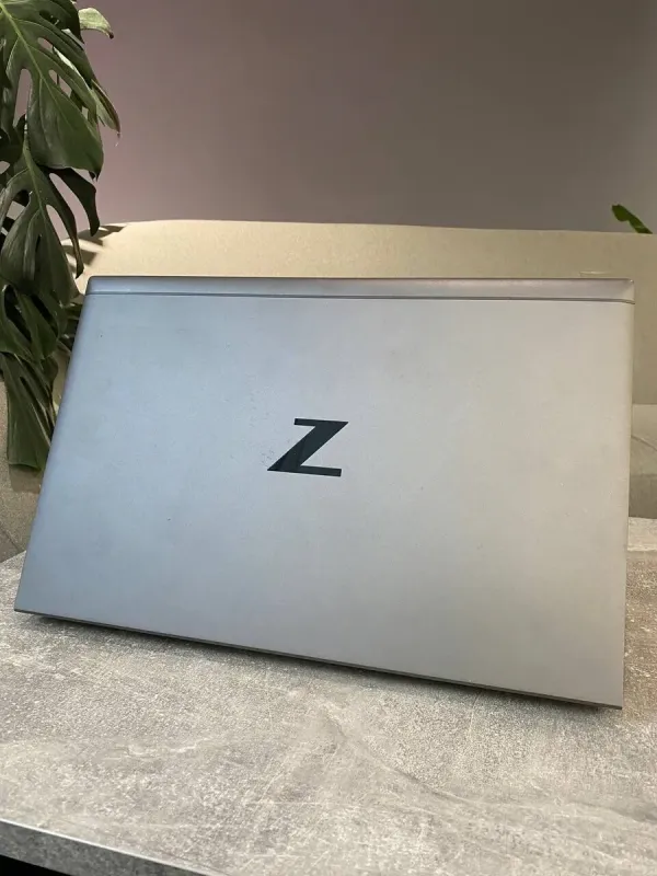 Ультрабук Б-клас HP ZBook Firefly 15 G8 / 15.6" (1920x1080) IPS / Intel Core i7-1185G7 (4 (8) ядра по 1.2 - 4.8 GHz) / 16 GB DDR4 / 256 GB SSD M.2 / Intel Iris Xe Graphics / WebCam / Win 10 б/в - зображення 3