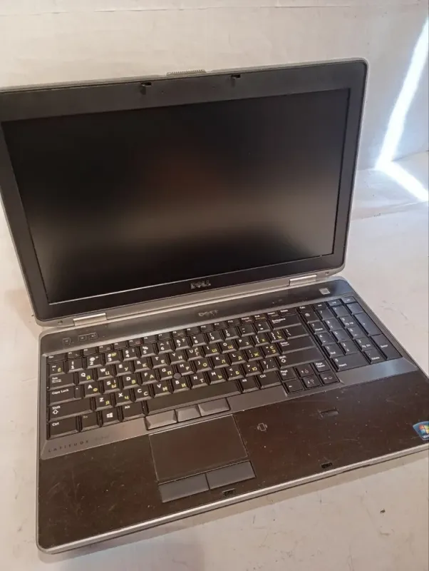 Ноутбук Б-клас Dell Latitude E6530 / 15.6" (1366x768) TN / Intel Core i5-3210M (2 (4) ядра по 2.5 - 3.1 GHz) / 8 GB DDR3 / 240 GB SSD / Intel HD Graphics 4000 б/в - зображення 3