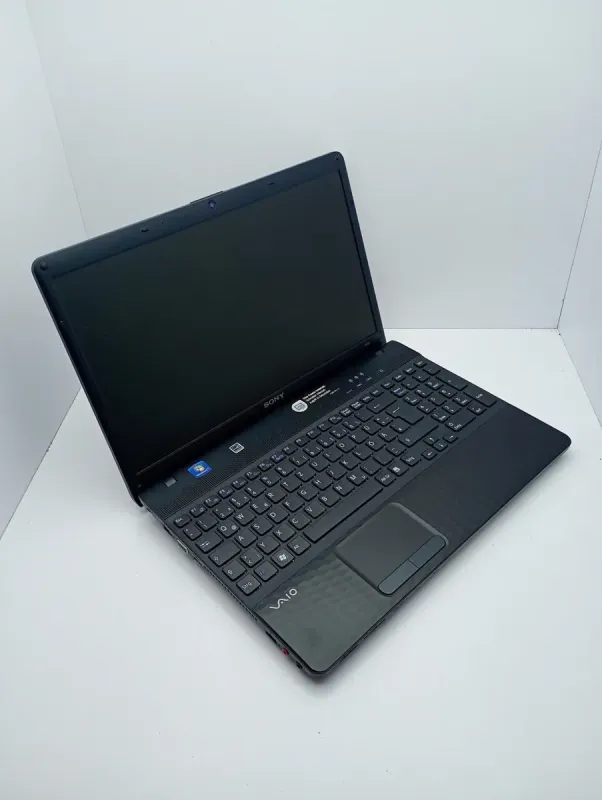 Ноутбук Sony VPC156 / 15.6" (1366x768) TN / Intel Core i3-350M (2 (4) ядра по 2.26 GHz) / 6 GB DDR3 / 500 GB HDD / Intel HD Graphics / WebCam б/в - зображення 5