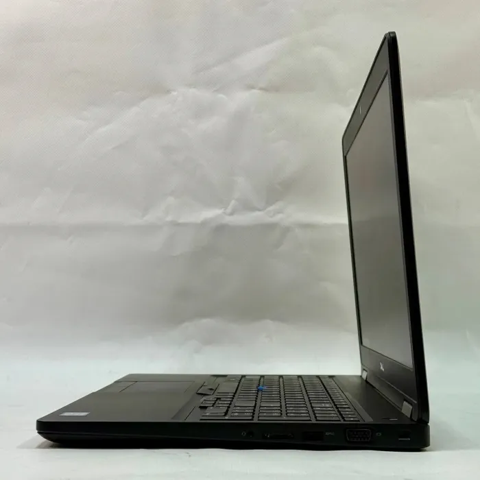 Ноутбук Dell Latitude 5580 / 15.6" (1920x1080) IPS / Intel Core i5-6300U (2 (4) ядра по 2.4 - 3.0 GHz) / 16 GB DDR4 / 256 GB SSD / Intel HD Graphics 520 / WebCam / LTE / Windows 10 Pro б/в - зображення 6