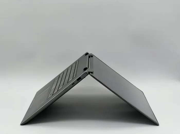 Ігровий ноутбук-трансформер Lenovo Yoga 720-15IKB / 15.6" (3840x2160) IPS Touch / Intel Core i7-7700HQ (4 (8) ядра по 2.8 - 3.8 GHz) / 16 GB DDR4 / 480 GB SSD / nVidia GeForce GTX 1050, 2 GB GDDR5, 128-bit / WebCam б/в - зображення 5