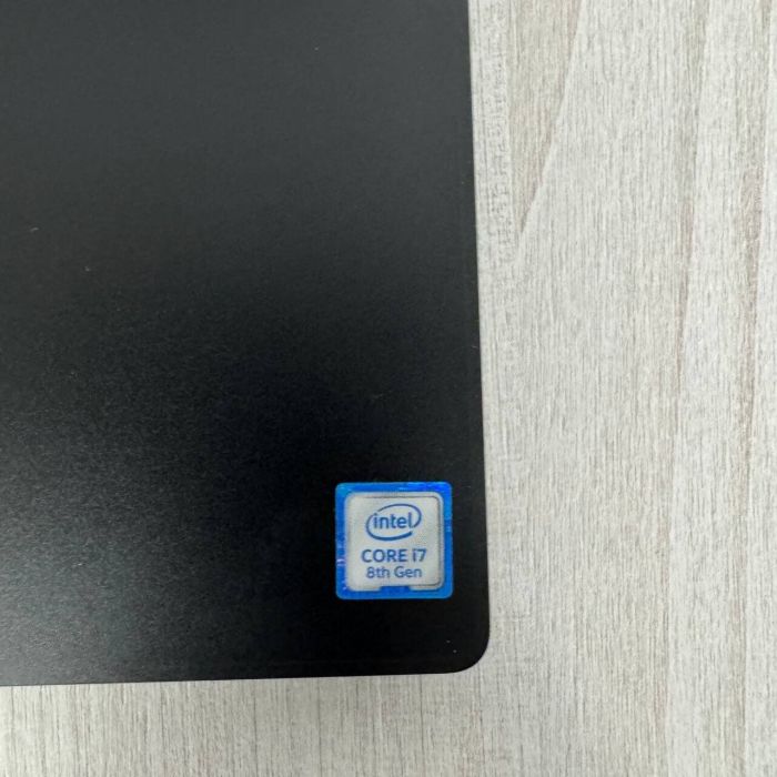 Ігровий ноутбук Razer Blade 15 RZ09-02705 / 15.6" (1920x1080) IPS / Intel Core i7-8750H (6 (12) ядер по 2.2 - 4.1 GHz) / 16 GB DDR4 / 512 GB SSD / nVidia GeForce GTX 1060 Max-Q, 6 GB GDDR5, 192-bit / WebCam б/в - зображення 8