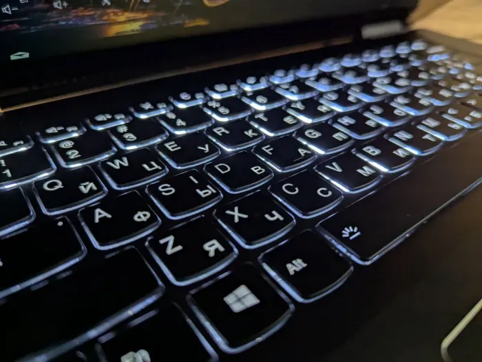 Ноутбук-трансформер Lenovo Yoga 710-15IKB / 15.6" (1920x1080) IPS Touch / Intel Core i5-7200U (2 (4) ядра по 2.5 - 3.1 GHz) / 16 GB DDR4 / 480 GB SSD / nVidia GeForce 940MX, 2 GB GDDR5, 64-bit / WebCam / TouchID / Windows 10 б/в - зображення 6