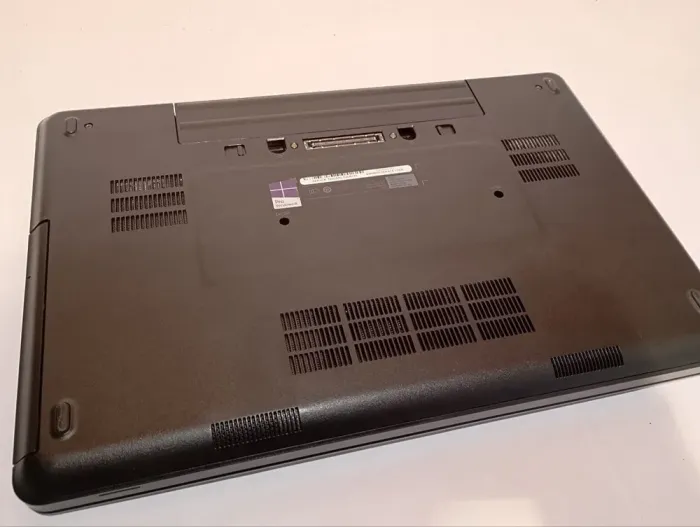 Ноутбук Б-клас Dell Latitude E5540 / 15.6" (1366x768) TN / Intel Core i5-4310U (2 (4) ядра по 2.0 - 3.0 GHz) / 8 GB DDR3 / 240 GB SSD / Intel HD Graphics 4400 / WebCam / DVD-RW б/в - зображення 7