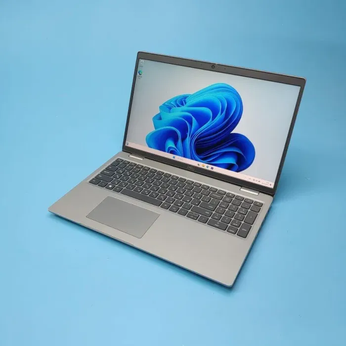 Ультрабук Б-клас Dell Precision 3571 / 15.6" (1920x1080) IPS / Intel Core i5-12600H (12 (16) ядер по 2.7 - 4.5 GHz) / 16 GB DDR5 / 256 GB SSD / Intel Iris Xe Graphics / WebCam / Win 11 Pro б/в - зображення 2