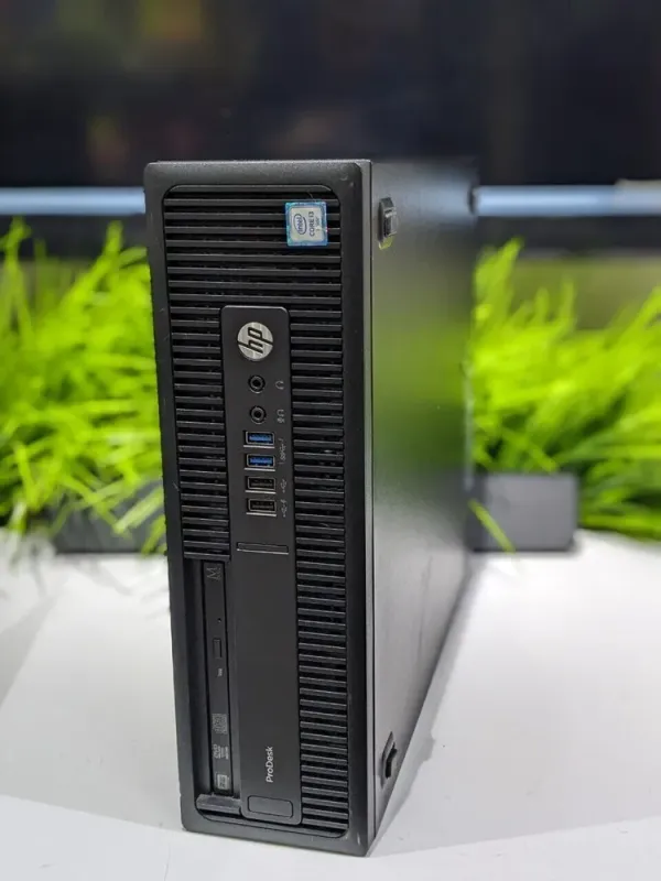 Комп'ютер HP ProDesk 600 G2 SFF / Intel Core i3-6100 (2 (4) ядра по 3.7 GHz) / 8 GB DDR3 / 240 GB SSD / Intel HD Graphics 530 / USB 3.0 / Com Port б/в - зображення 2