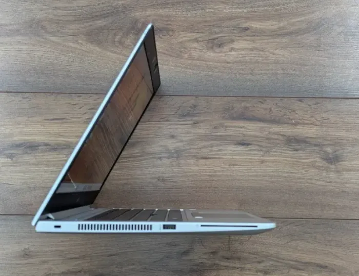 Ультрабук HP Elitebook 745 G5 / 14" (1920x1080) IPS / AMD Ryzen 7 Pro 2700U (4 (8) ядра по 2.2 - 3.8 GHz) / 8 GB DDR4 / 256 GB SSD / AMD Radeon Vega 10 Graphics / WebCam / Fingerprint / HDMI б/в - зображення 4