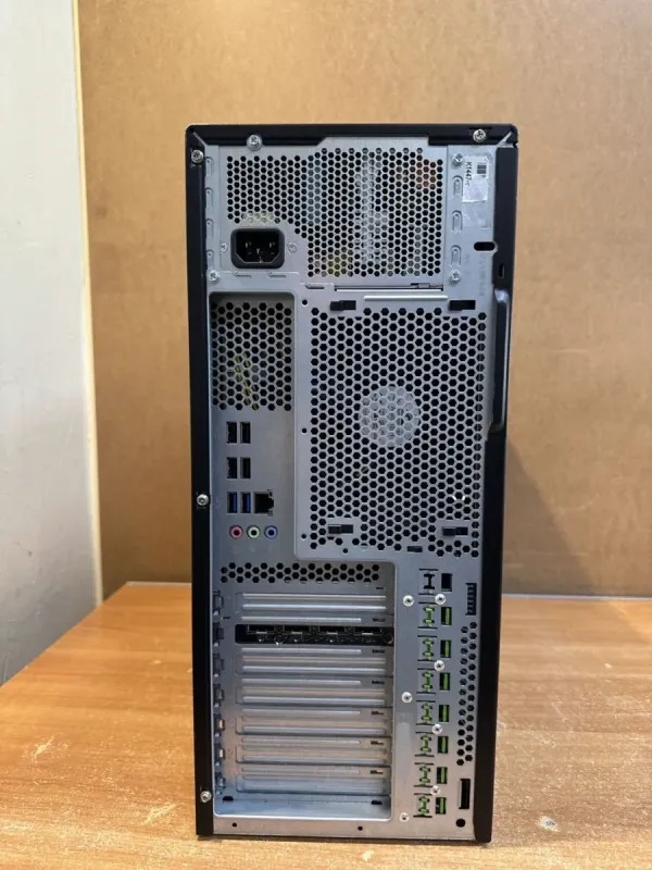 Робоча станція Fujitsu Celsius M740 Tower / Intel Xeon E5-1650 v4 (6 (12) ядер по 3,6 - 4,0 ГГц) / 64 ГБ DDR4 / без HDD / nVidia Quadro M4000, 8 ГБ GDDR5, 256-біт / 1000 Вт / DVD-RW / DisplayPort б/в - зображення 3