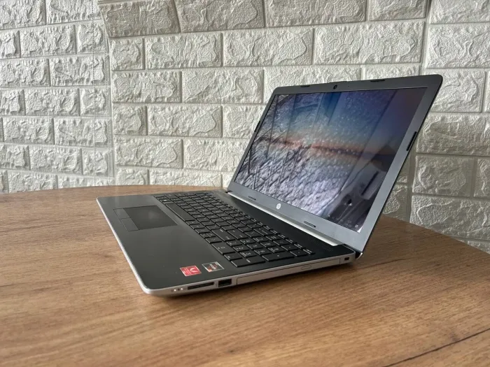 Ноутбук Б-клас HP 15-db0005dx / 15.6" (1366x768) TN Touch / AMD Ryzen 5 2500U (4 (8) ядра по 2-3.6 GHz) / 8 GB DDR4 / 128 GB SSD / AMD Radeon Vega 8 Graphics / WebCam / HDMI б/в - зображення 5