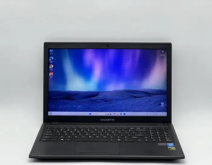 Ноутбук Gigabyte P15F v2 / 15.6" (1920x1080) TN / Intel Core i7-4710MQ (4 (8) ядра по 2.5 - 3.5 GHz) / 16 GB DDR3 / 120 GB SSD + 250 GB HDD / nVidia GeForce GTX 850M, 2 GB DDR3, 128-bit / WebCam б/в - зображення 2