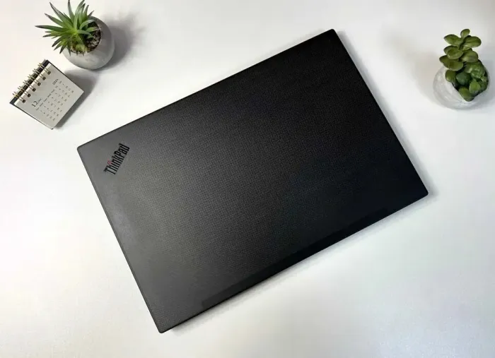 Мобільна робоча станція Lenovo ThinkPad P1 Gen 2 / 15.6" (1920x1080) IPS / Intel Core i9-9880H (8 (16) ядер по 2.3 - 4.8 GHz) / 32 GB DDR4 / 1000 GB SSD M.2 / nVidia Quadro T2000, 4 GB GDDR5, 128-bit / WebCam / Win 10 Pro б/в - зображення 8