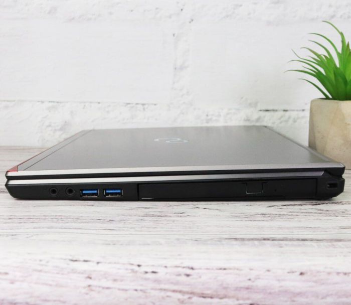 Ноутбук Fujitsu LifeBook E756 / 15.6" (1366x768) TN / Intel Core i5-6200U (2 (4) ядра по 2.3 - 2.8 GHz) / 8 GB DDR4 / 240 GB SSD / Intel HD Graphics 520 / WebCam / Win 10 Pro б/в - изображение 5