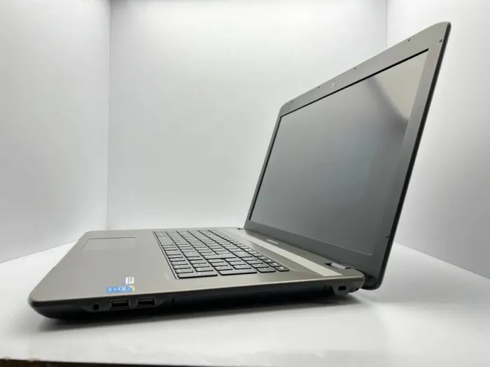 Ноутбук Medion Akoya E7227 / 17.3" (1600x900) TN / Intel Core i3-4100M (2 (4) ядра по 2.5 GHz) / 4 GB DDR3 / 500 GB HDD / Intel HD Graphics 4600 / WebCam / HDMI б/в - зображення 4