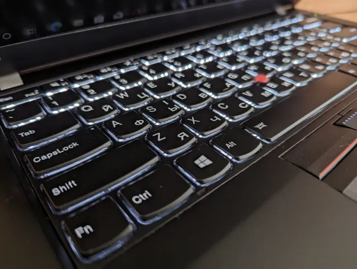 Ультрабук Lenovo ThinkPad T460s / 14" (1920x1080) IPS / Intel Core i5-6300U (2 (4) ядра по 2.4 - 3.0 GHz) / 12 GB DDR4 / 256 GB SSD / Intel HD Graphics 520 / WebCam / Windows 10 б/в - зображення 6