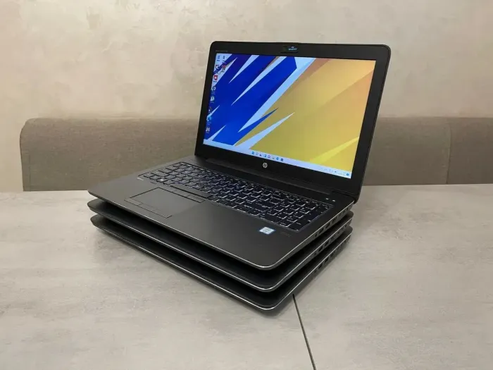 Робоча станція HP ZBook 15 G3 / 15.6" TN / Core i7-6700HQ (4(8) ядра по 2.6-3.5GHz) / 16GB DDR4 / 512GB SSD / Quadro M1000M, 2GB  / WebCam б/в - зображення 4